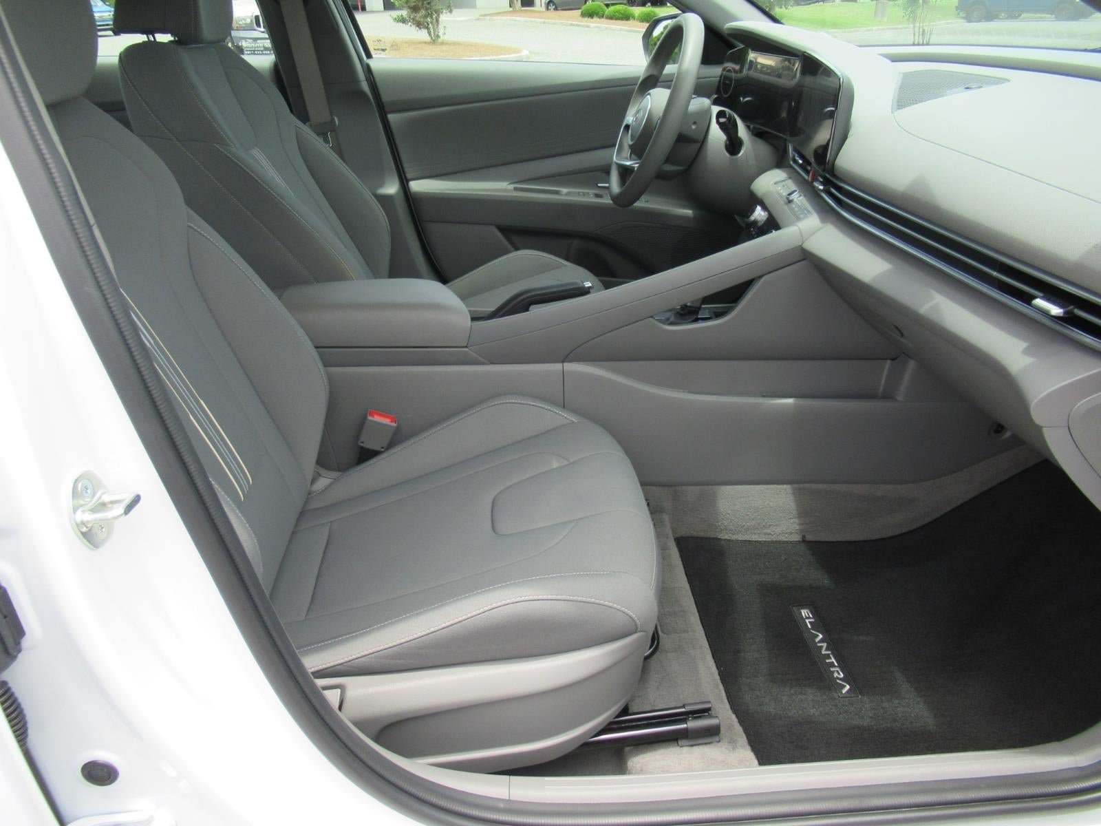 Used 2024 Hyundai Elantra SEL FWD image 10