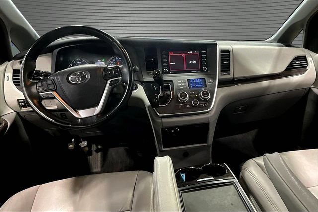Used 2019 Toyota Sienna XLE FWD image 7