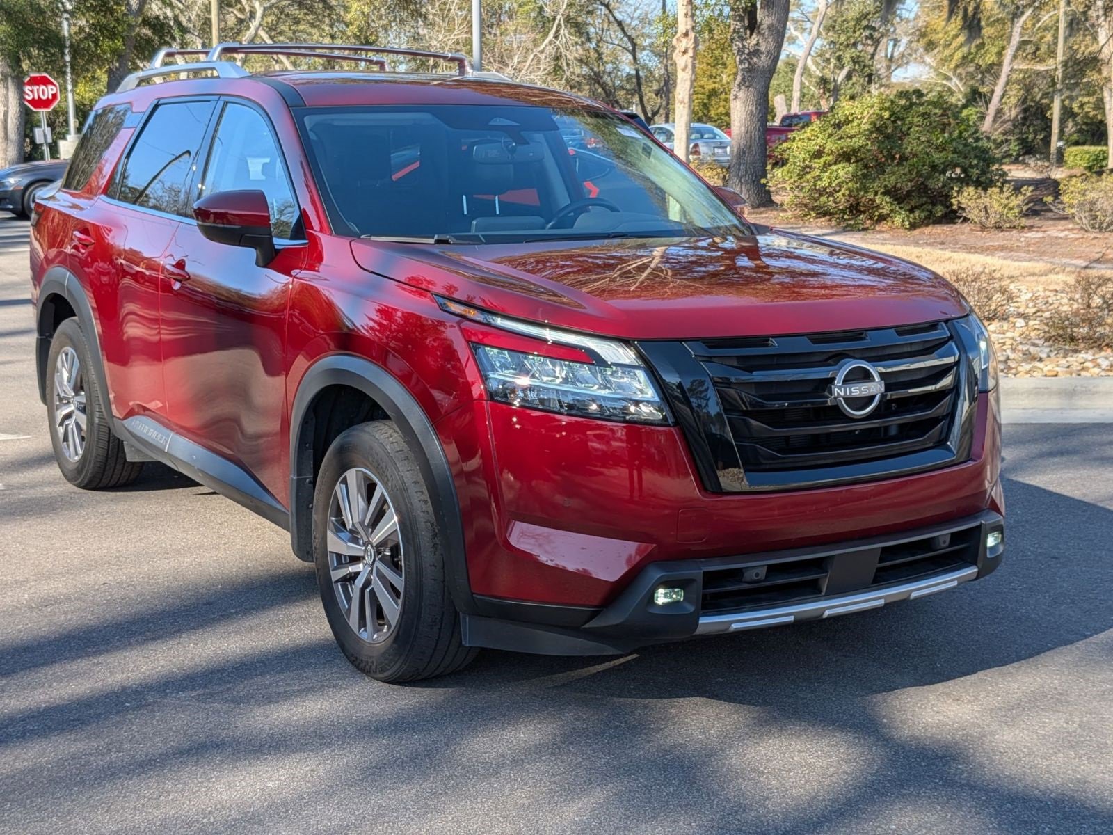 Used 2022 Nissan Pathfinder SL w/ SL Black Package image 2