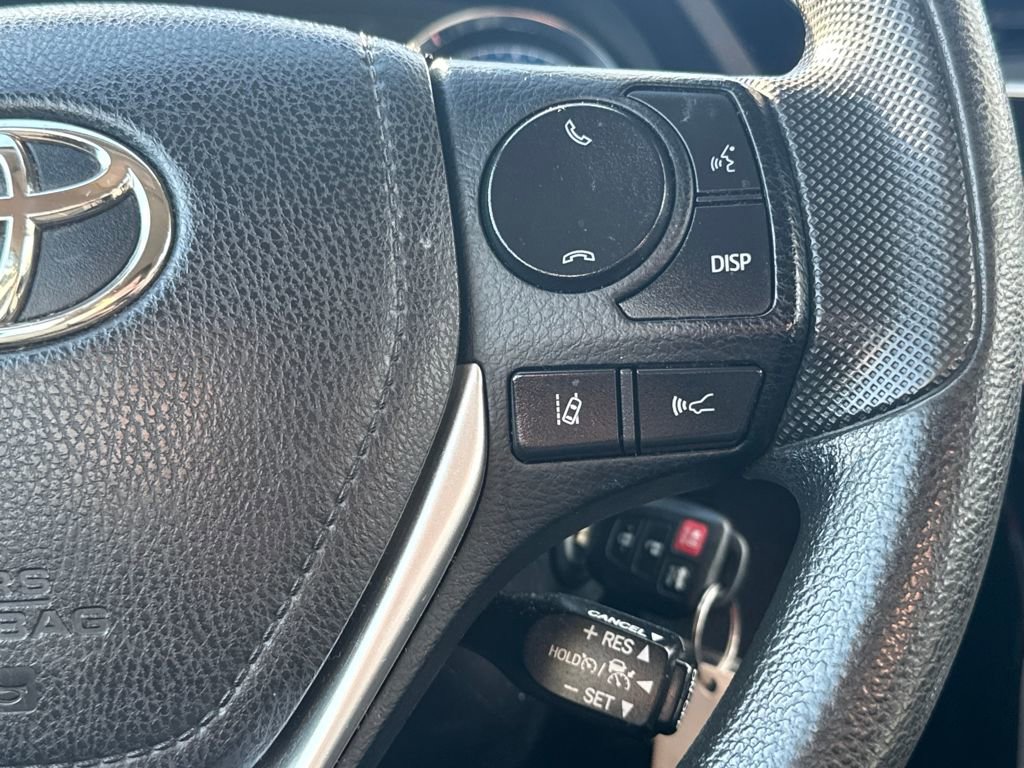 Used 2017 Toyota Corolla LE image 18