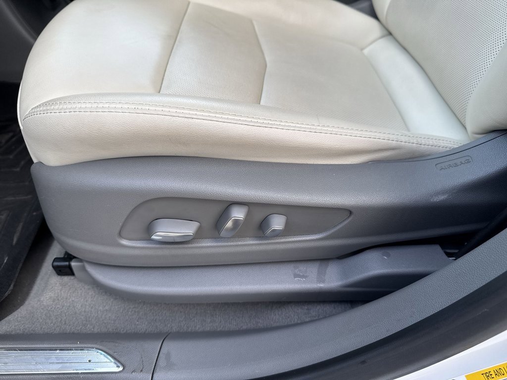 Certified 2022 Cadillac XT5 Premium Luxury image 12