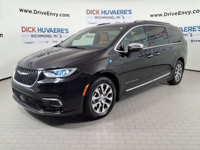 Used 2024 Chrysler Pacifica Pinnacle