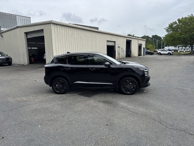New 2026 Nissan Kicks SR FWD image 4