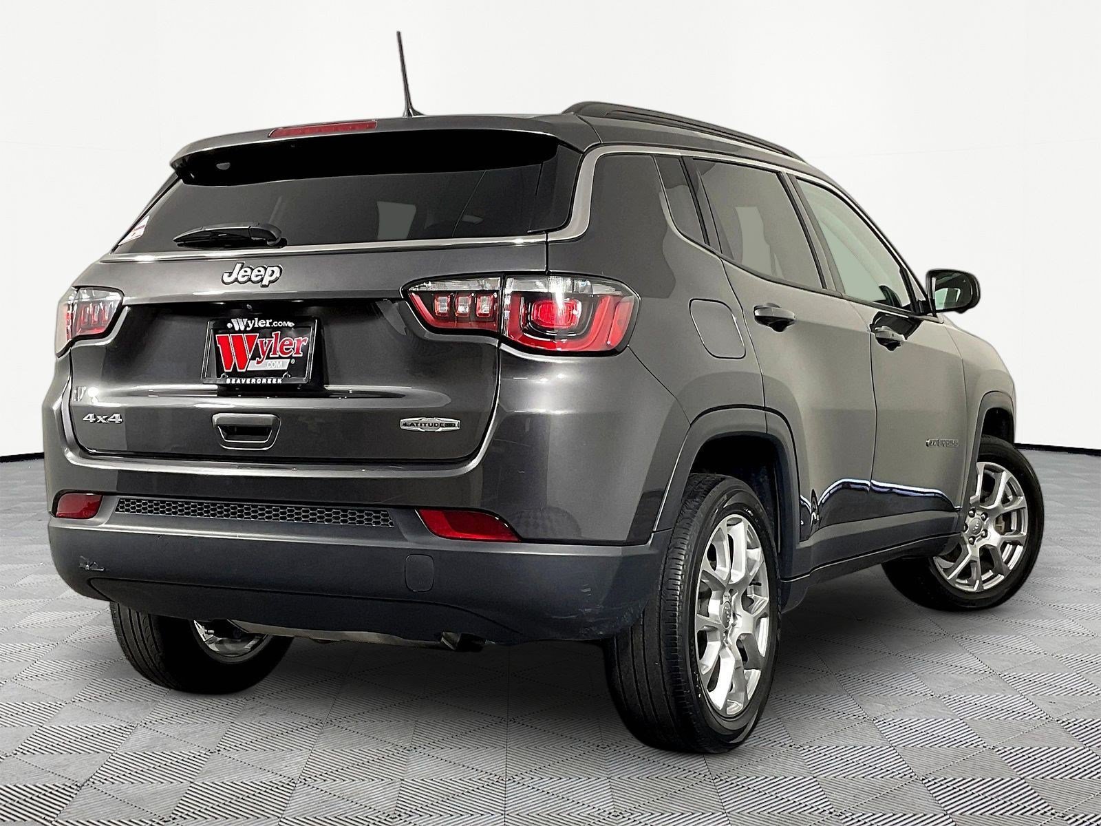 Used 2022 Jeep Compass Latitude AWD/4WD image 6