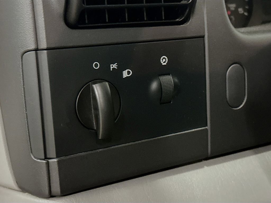 Used 2005 Ford F250 XL image 12