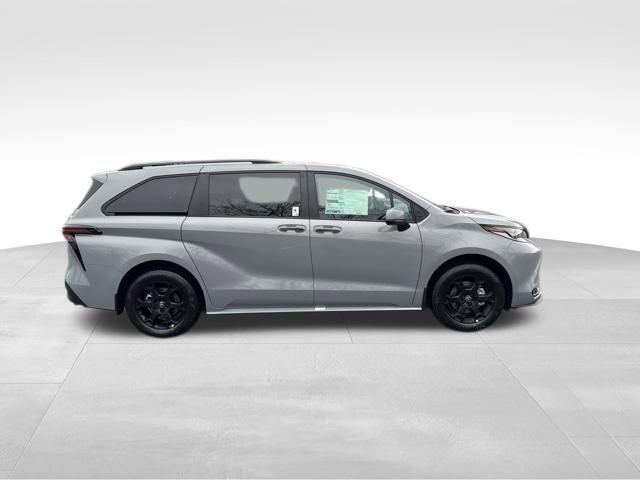 New 2026 Toyota Sienna XLE Woodland Edition image 7