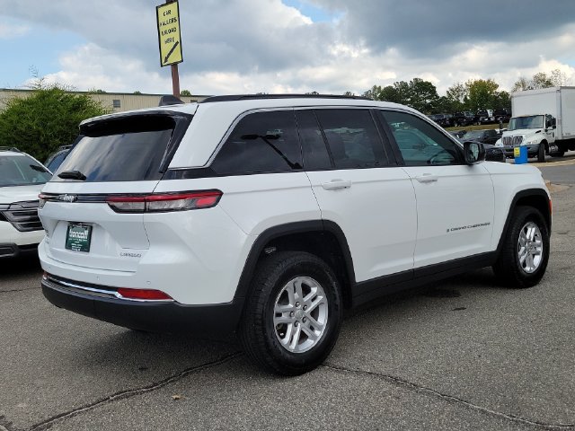 Certified 2025 Jeep Grand Cherokee Laredo AWD/4WD image 8