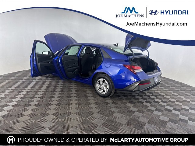 Used 2025 Hyundai Elantra SE image 19
