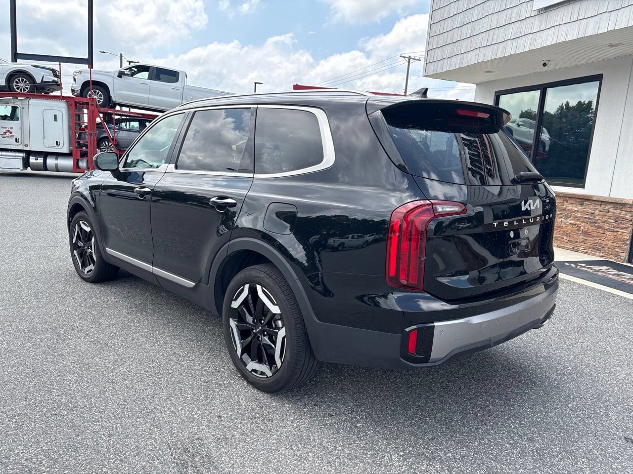 Used 2025 Kia Telluride S FWD image 7