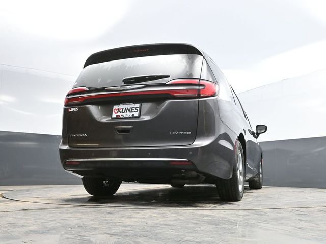 Used 2023 Chrysler Pacifica Limited FWD image 60