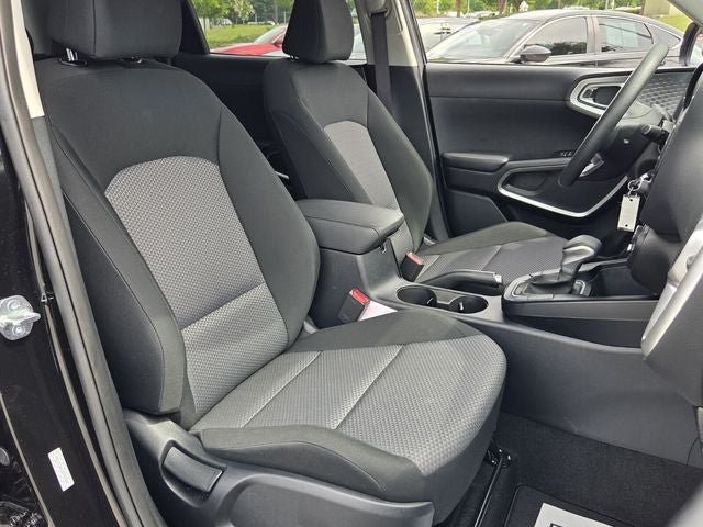 Used 2025 Kia Soul LX w/ LX Technology Package FWD image 15