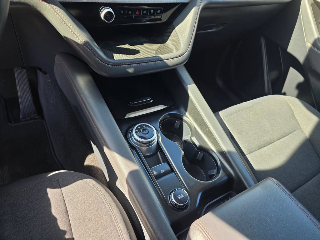 Used 2025 Ford Explorer Active AWD/4WD image 23