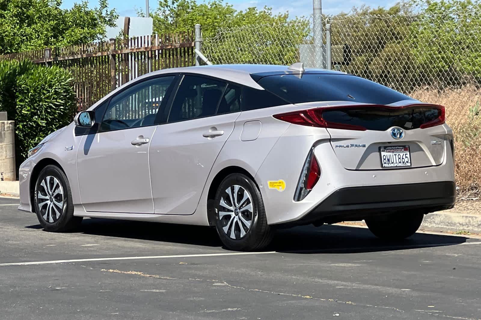 Used 2021 Toyota Prius Prime Limited w/ Carpet Mat Package (TMS) image 7