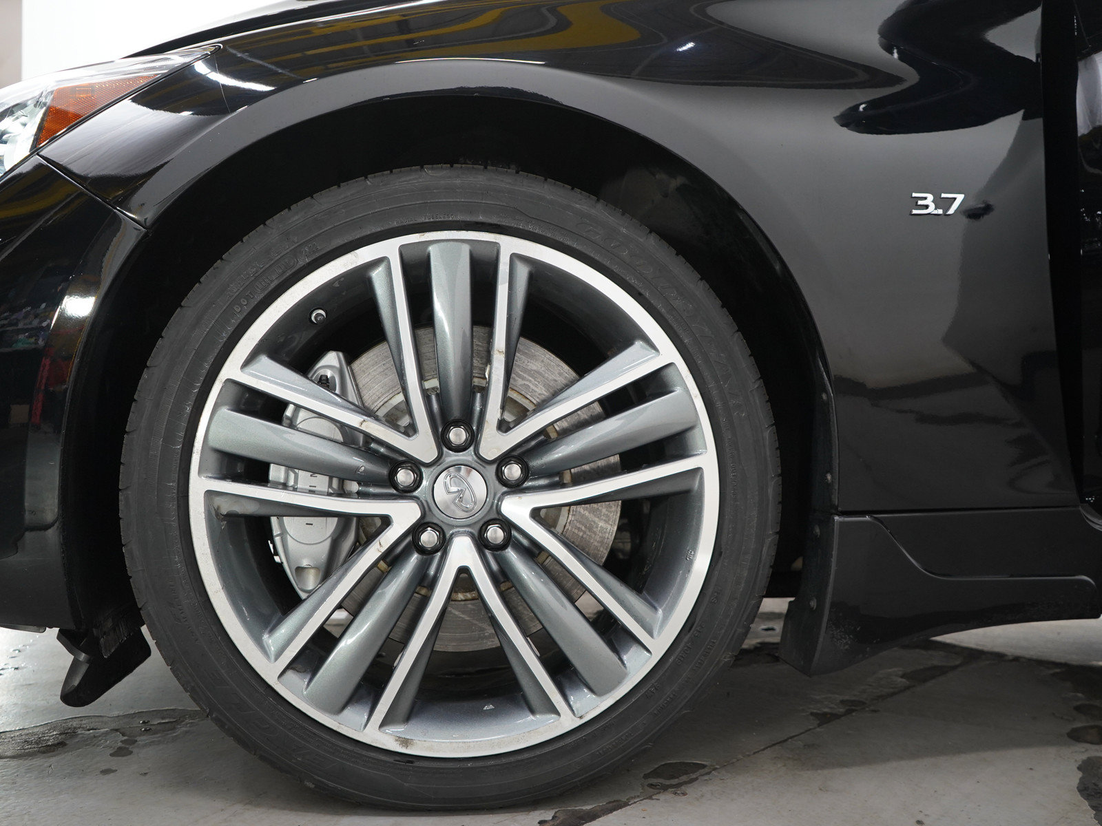 Used 2015 INFINITI Q50 AWD w/ Deluxe Touring Package image 30