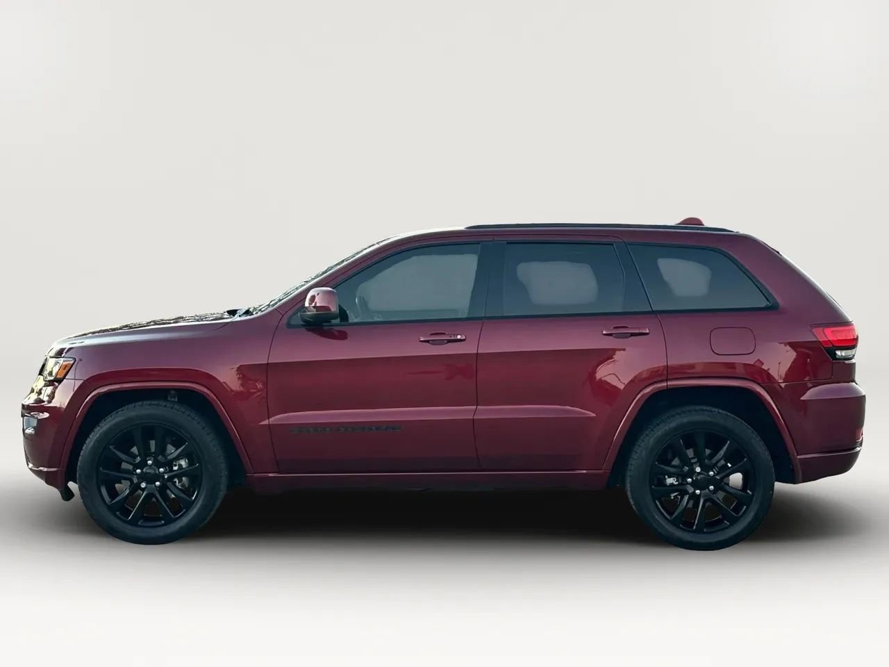 Used 2021 Jeep Grand Cherokee Laredo X image 2