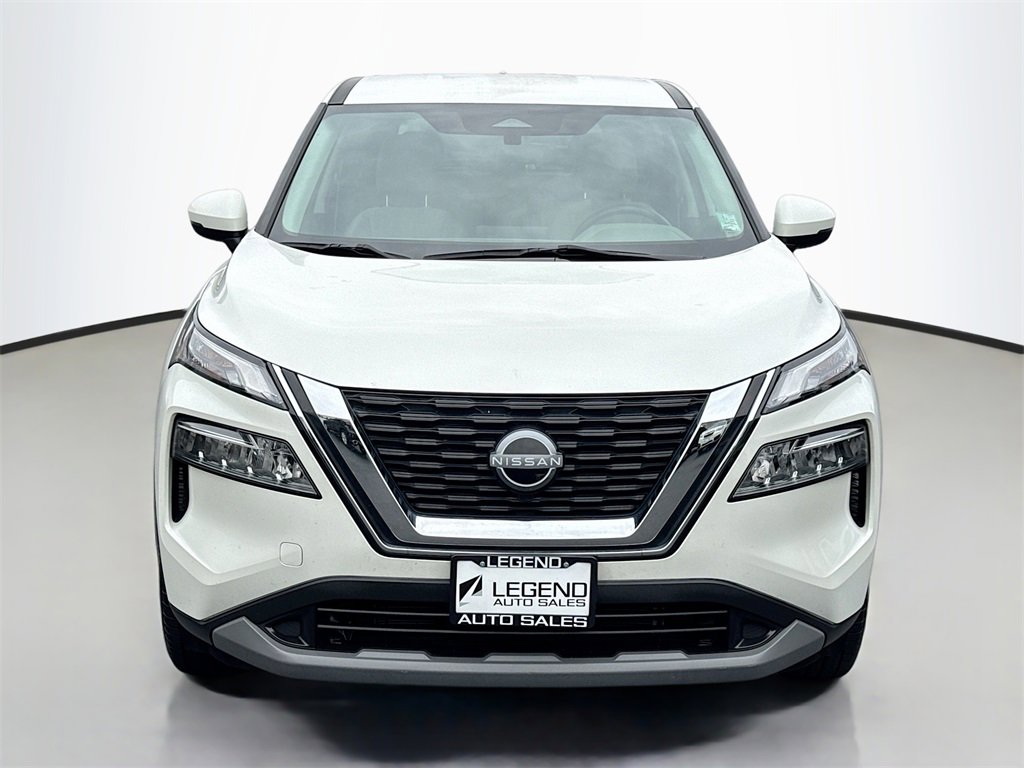 Used 2023 Nissan Rogue SV image 2