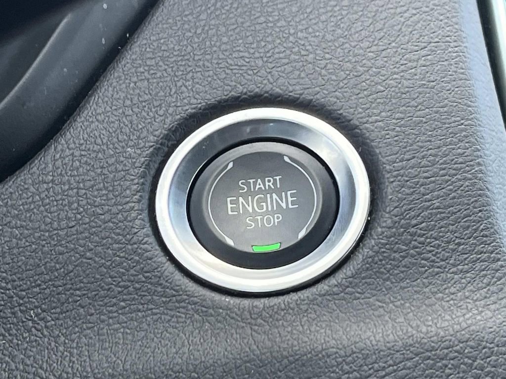 Used 2023 Cadillac XT4 Premium Luxury w/ Enhanced Visibility Package image 33