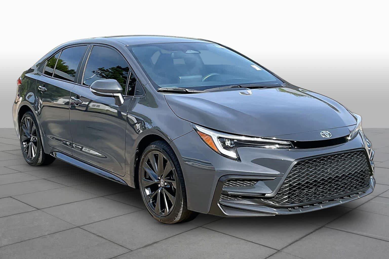 Used 2023 Toyota Corolla SE FWD image 3