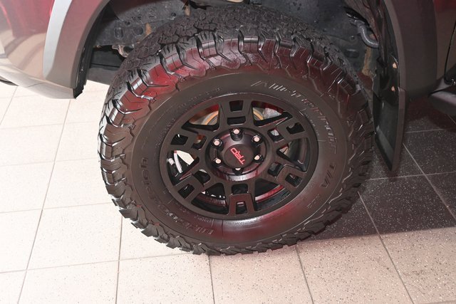 Used 2018 Toyota Tacoma TRD Off-Road image 16