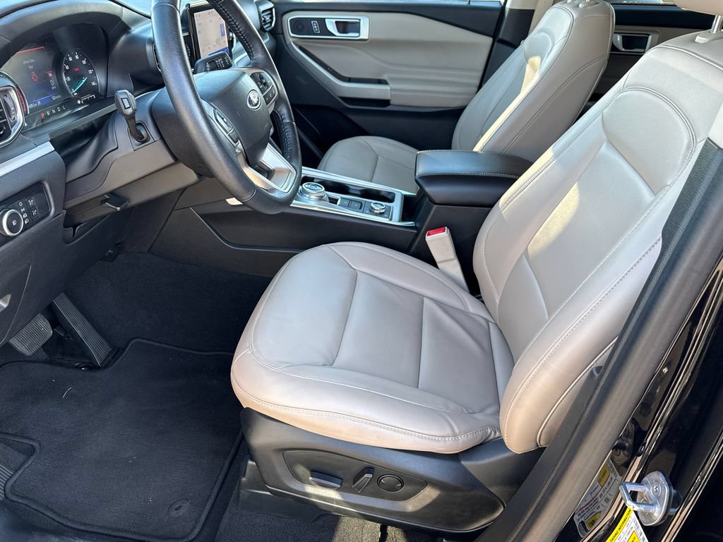 Used 2023 Ford Explorer XLT w/ Equipment Group 202A AWD/4WD image 9