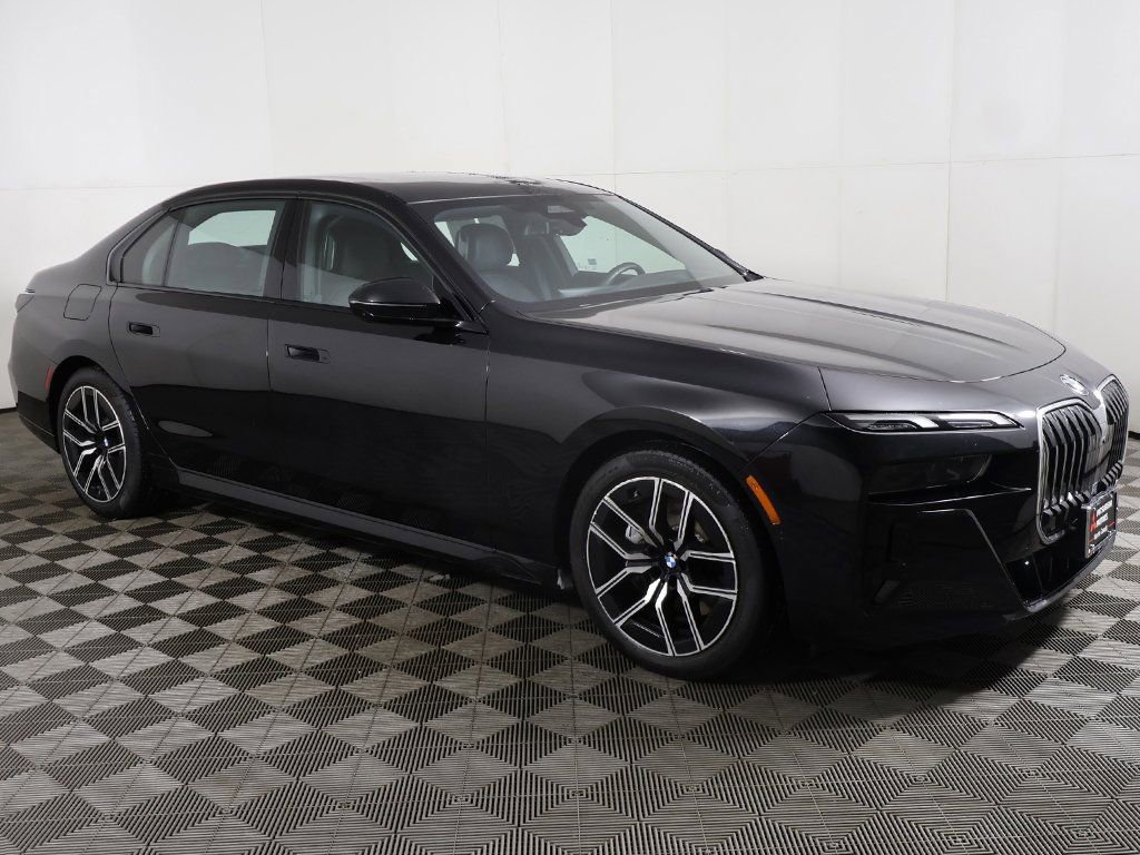 Used 2025 BMW 740i xDrive image 2