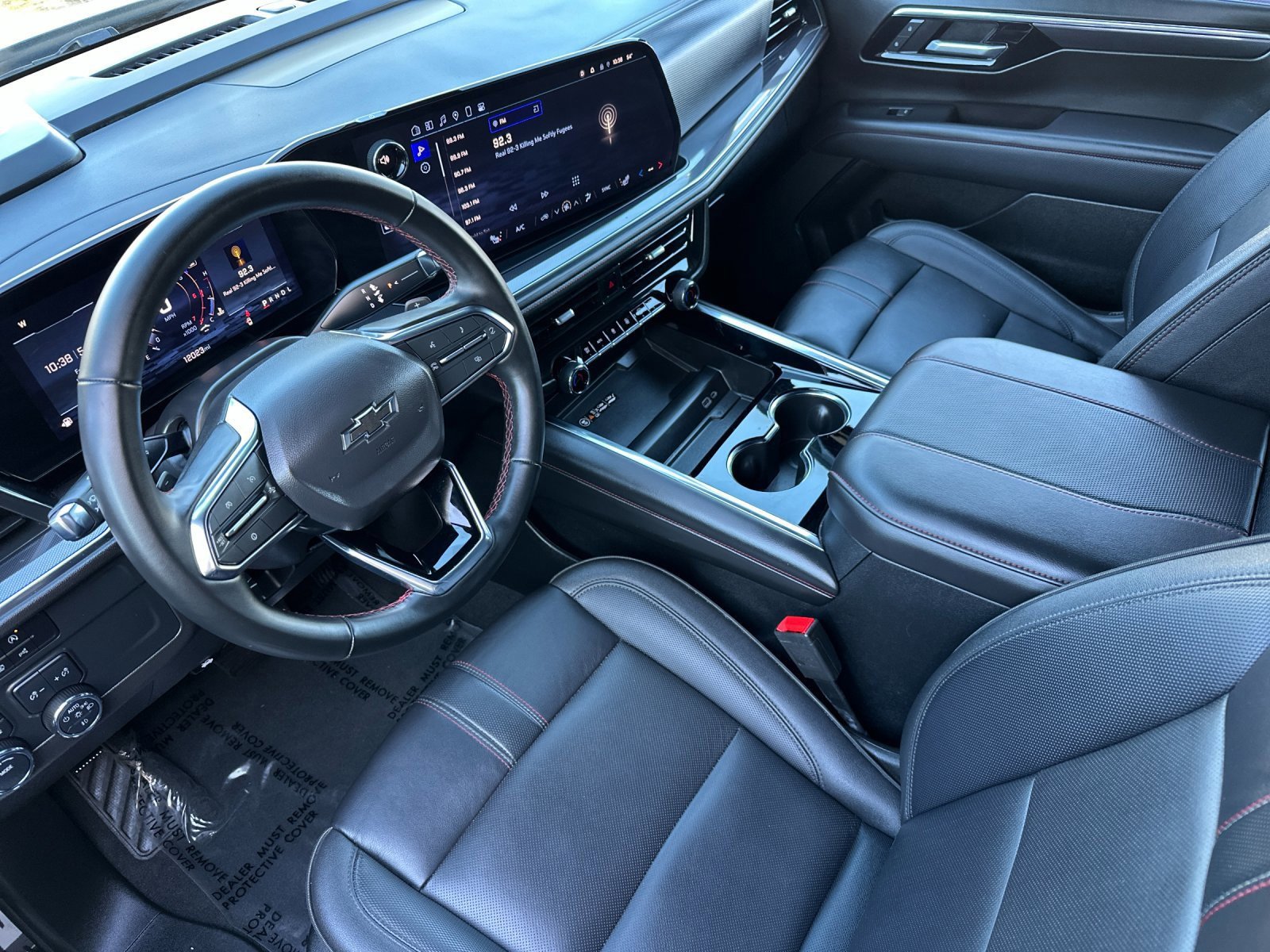 Used 2025 Chevrolet Suburban RST image 9