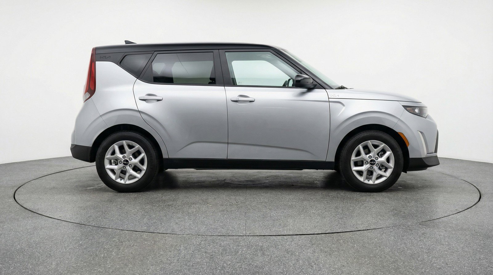 Used 2025 Kia Soul LX w/ LX Technology Package FWD image 11