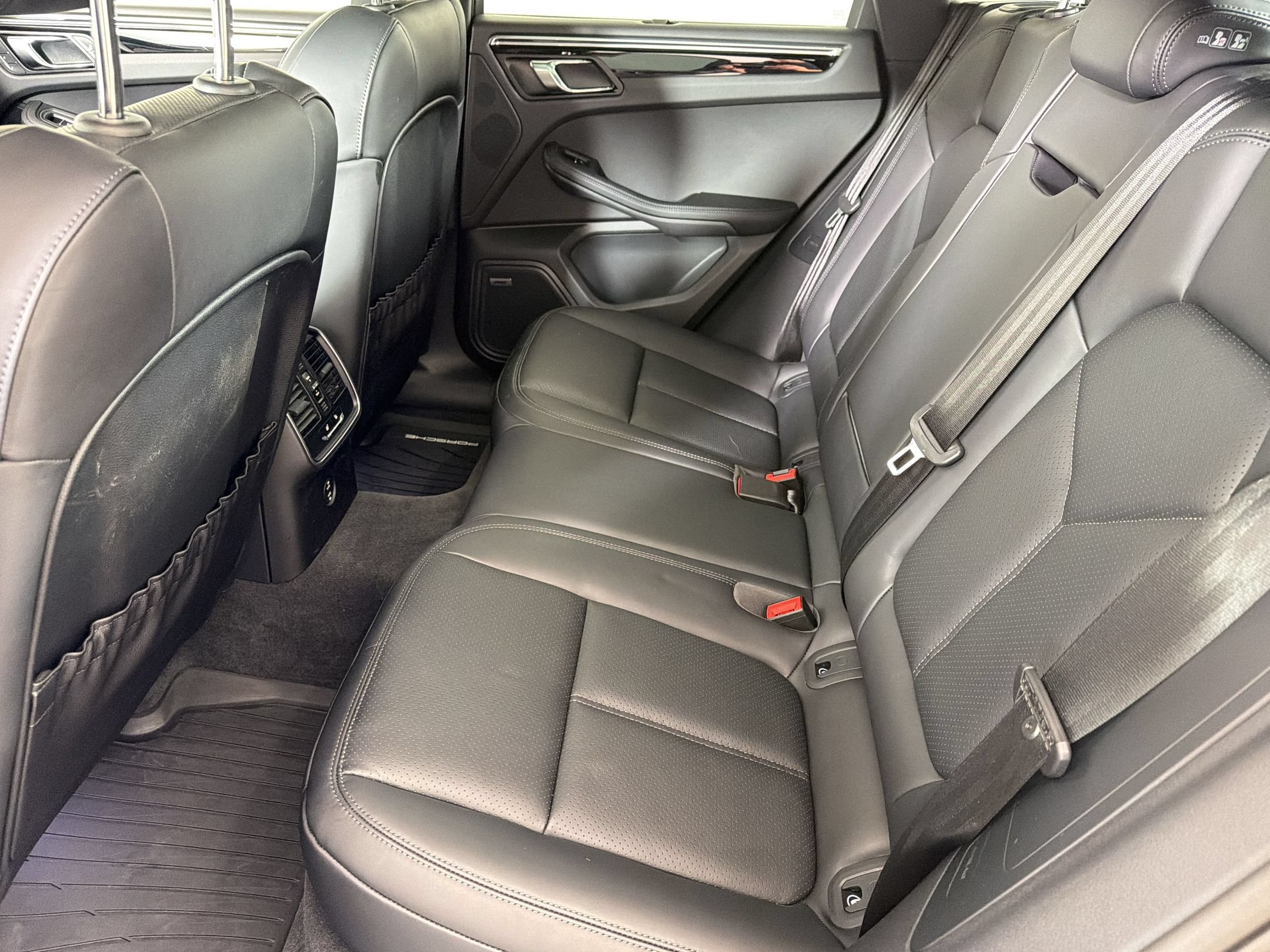 Certified 2026 Porsche Macan AWD/4WD image 17