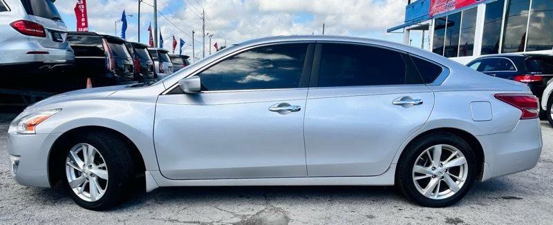 Used 2013 Nissan Altima 2.5 SV FWD image 2