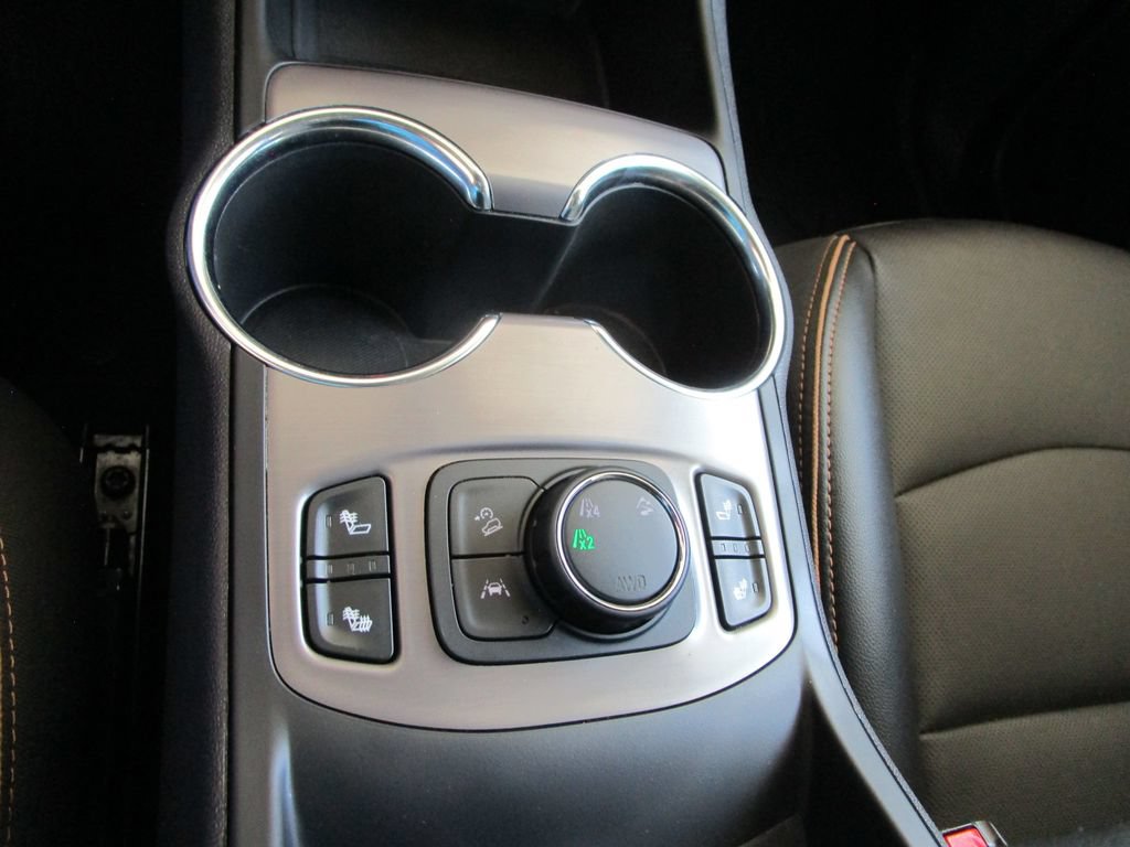 Used 2024 GMC Terrain AT4 AWD/4WD image 40