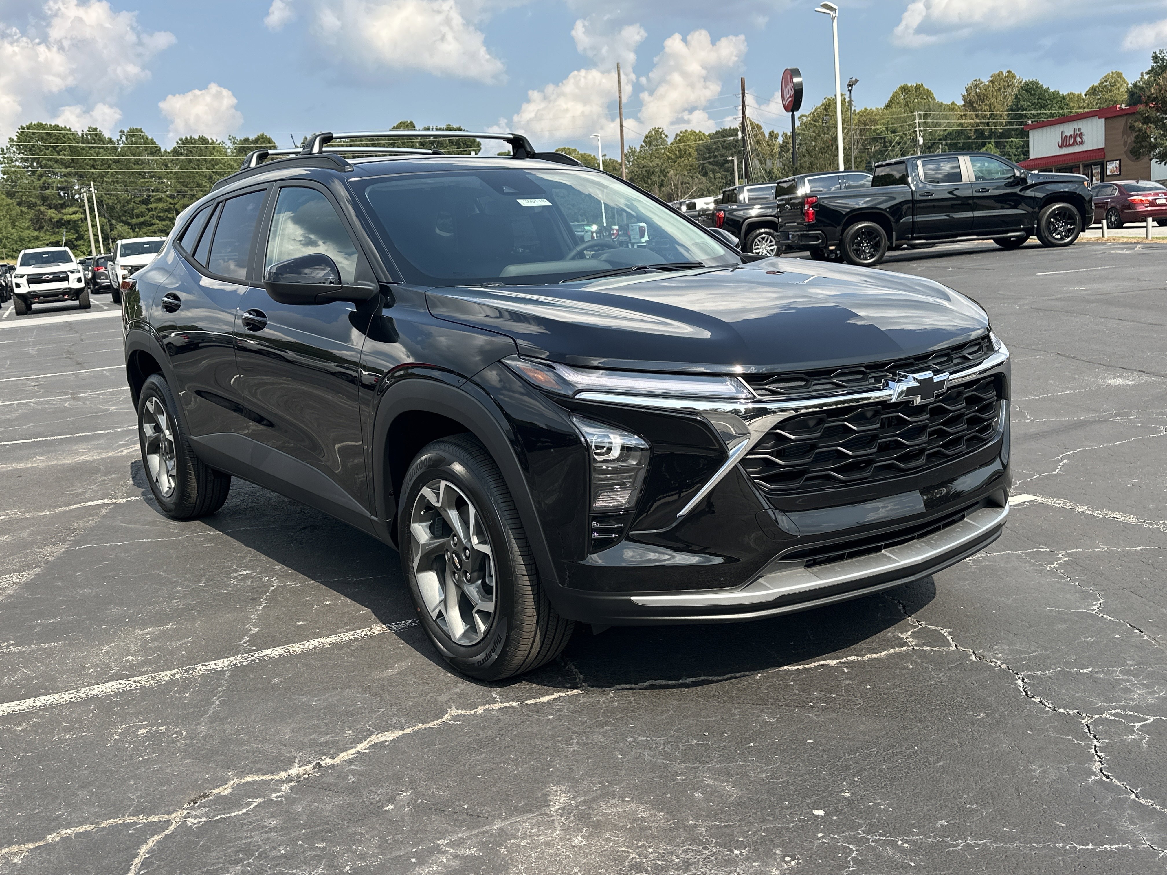 New 2026 Chevrolet Trax LT w/ Driver Confidence Package FWD image 2