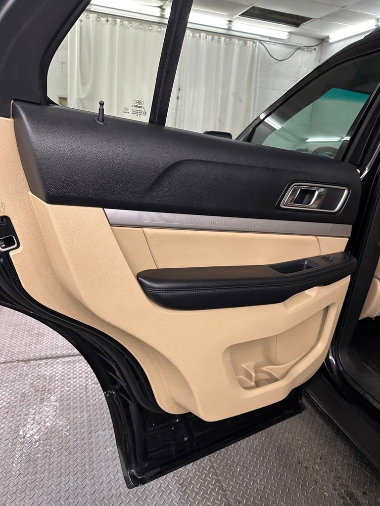 Used 2016 Ford Explorer XLT w/ Equipment Group 202A image 27