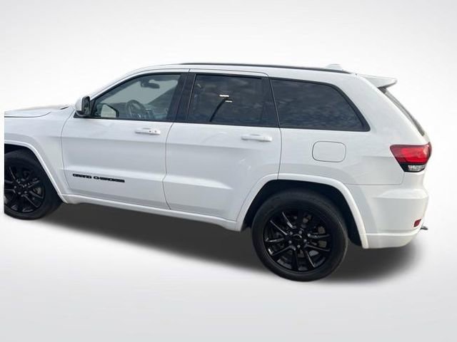 Used 2018 Jeep Grand Cherokee Altitude RWD image 6
