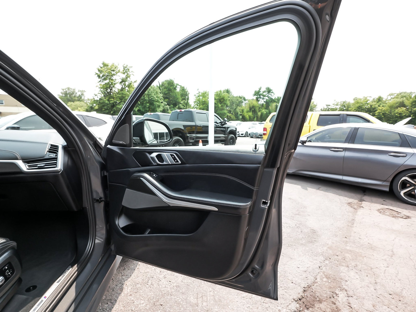 Used 2022 BMW X5 M50i w/ Executive Package AWD/4WD image 15