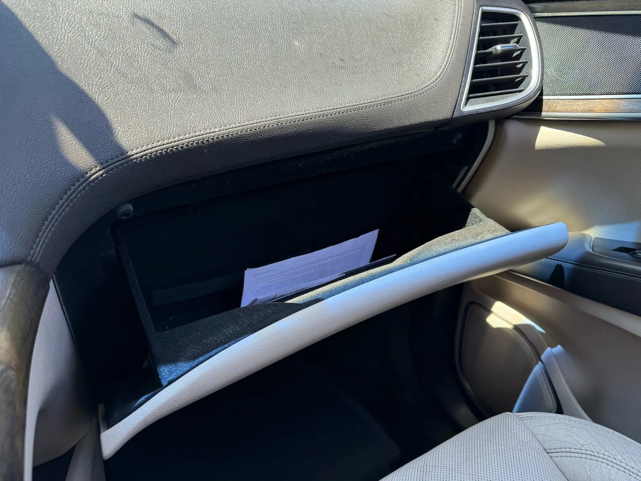 Used 2017 Lincoln MKX Reserve w/ Enhanced Security Package image 31