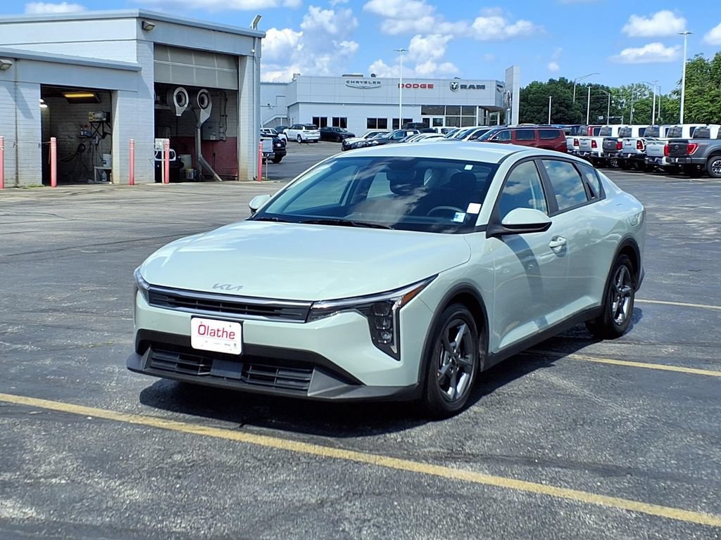 Used 2025 Kia K4 FWD image 2