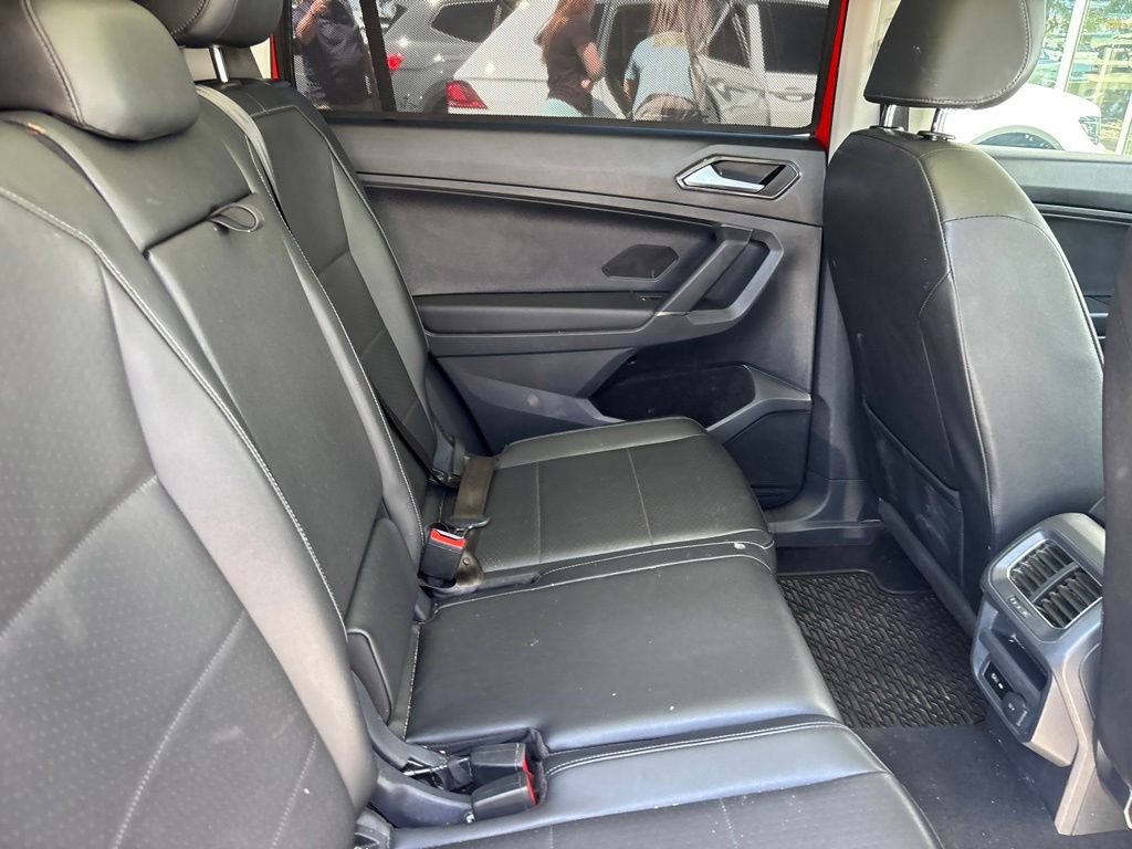 Used 2018 Volkswagen Tiguan SE w/ Panoramic Sunroof Package FWD image 16