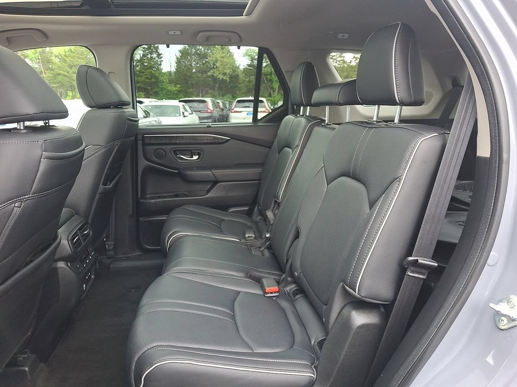 Used 2025 Honda Pilot Elite image 10