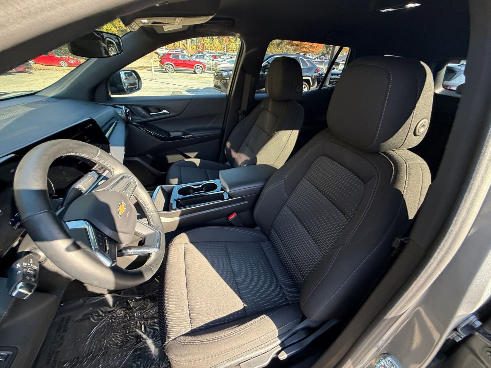 Used 2025 Chevrolet Equinox LT image 36