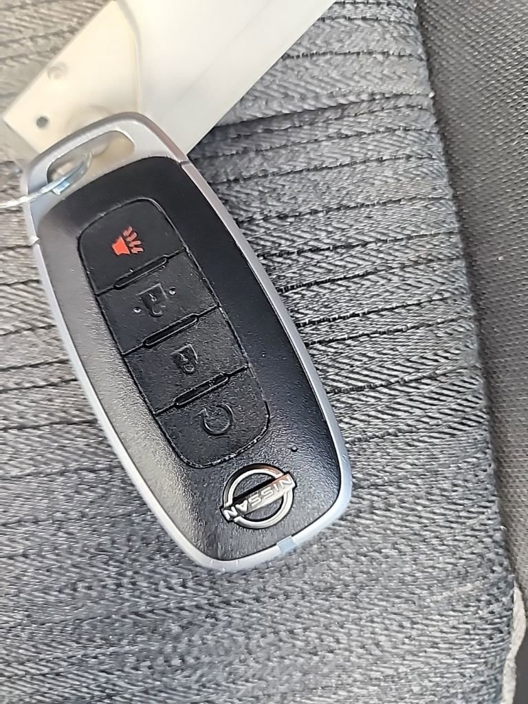 Used 2023 Nissan Rogue SV image 32