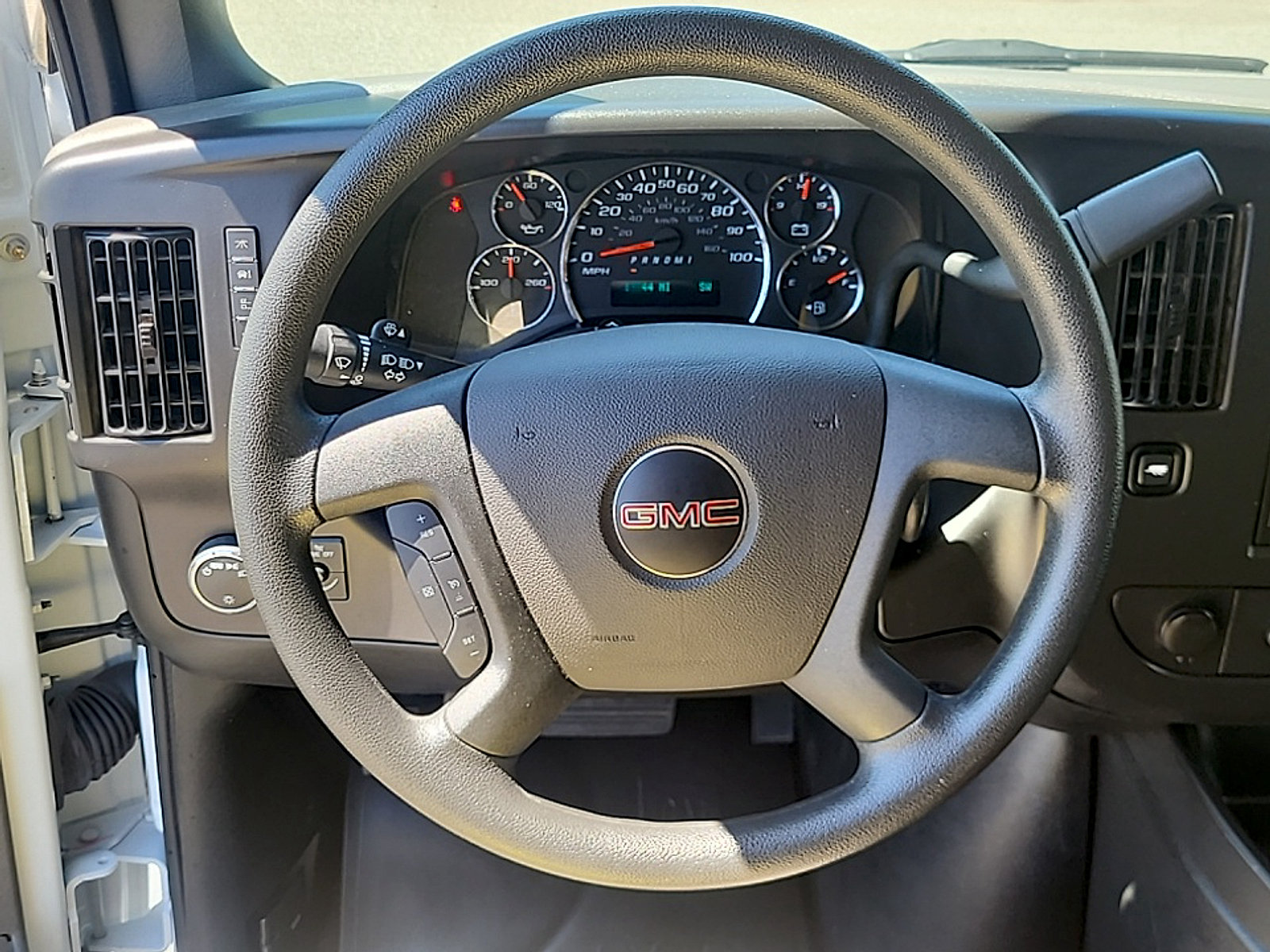 Used 2025 GMC Savana 3500 LT w/ LT Preferred Equipment Group RWD image 16