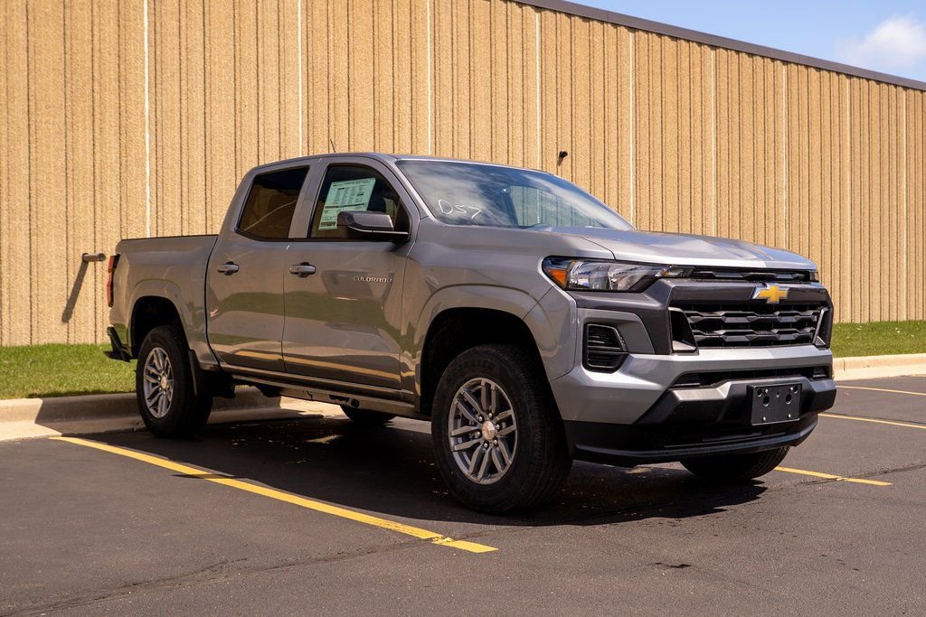 New 2025 Chevrolet Colorado LT image 2