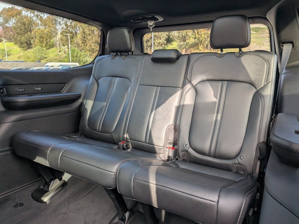 New 2026 Jeep Grand Wagoneer Limited image 17