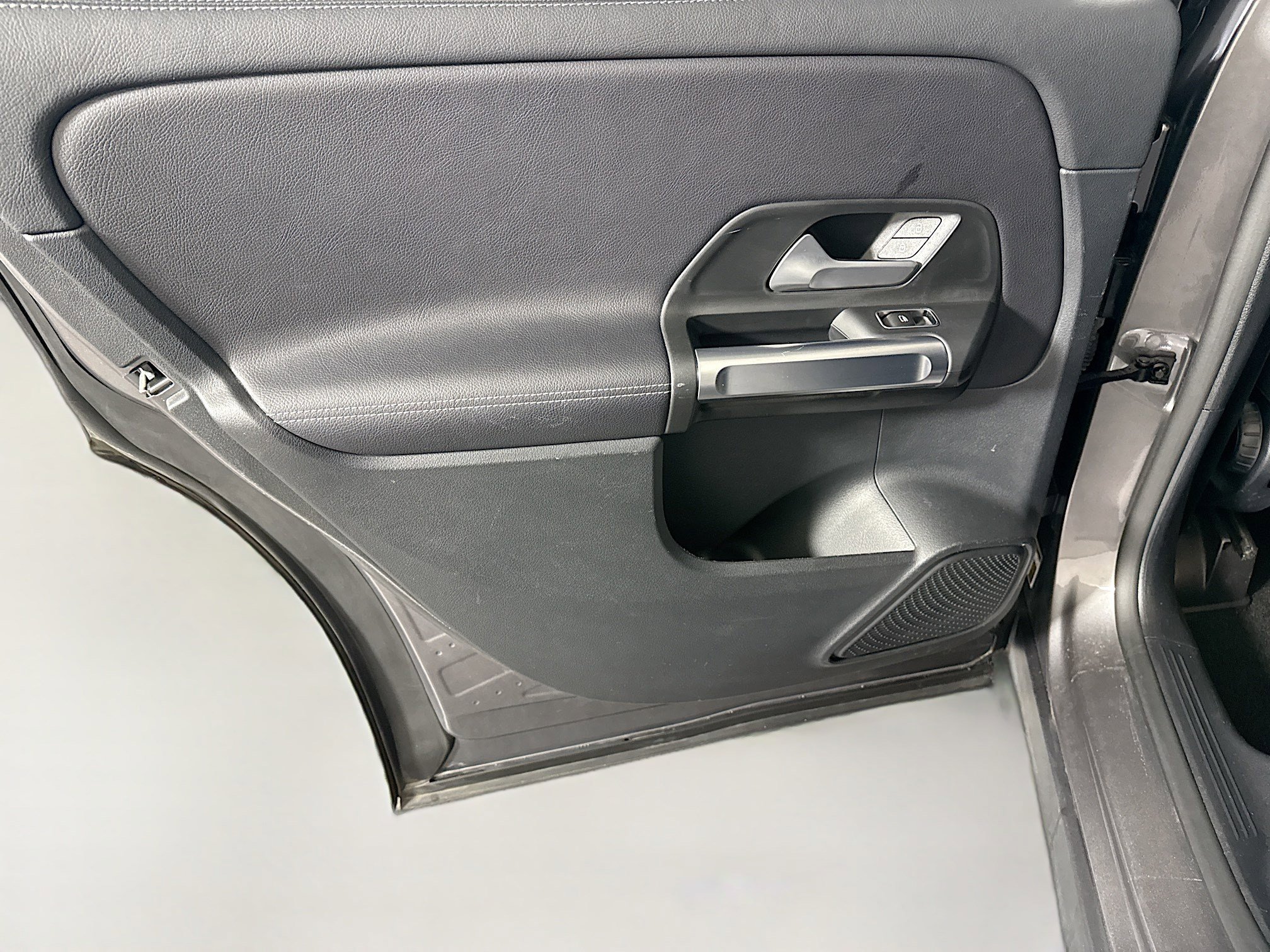 Used 2022 Mercedes-Benz GLB 250 w/ Premium Package Lite image 26