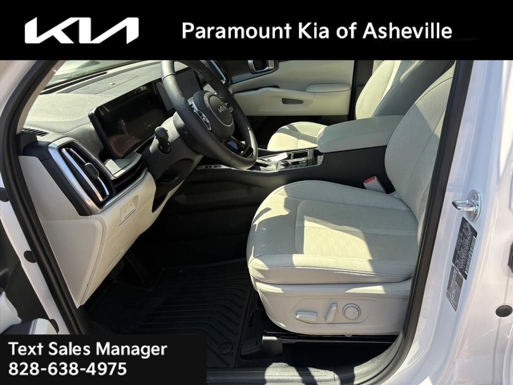 Certified 2025 Kia Sorento EX w/ Panoramic Sunroof Package AWD/4WD image 18
