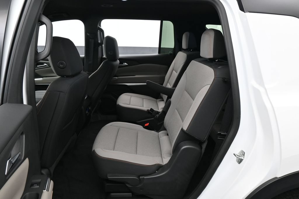 Used 2025 Chevrolet Traverse LT FWD image 30