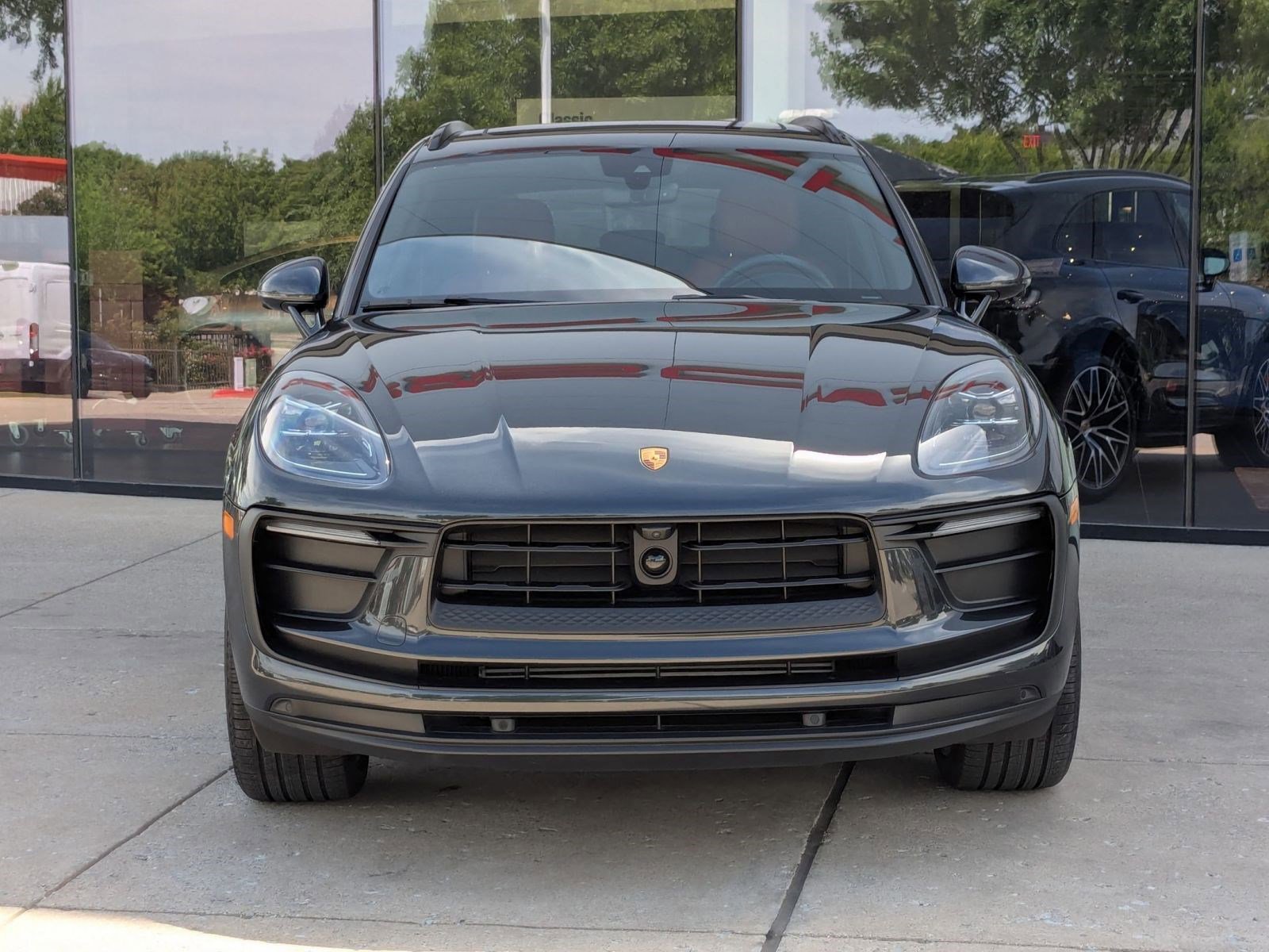 Certified 2025 Porsche Macan image 6
