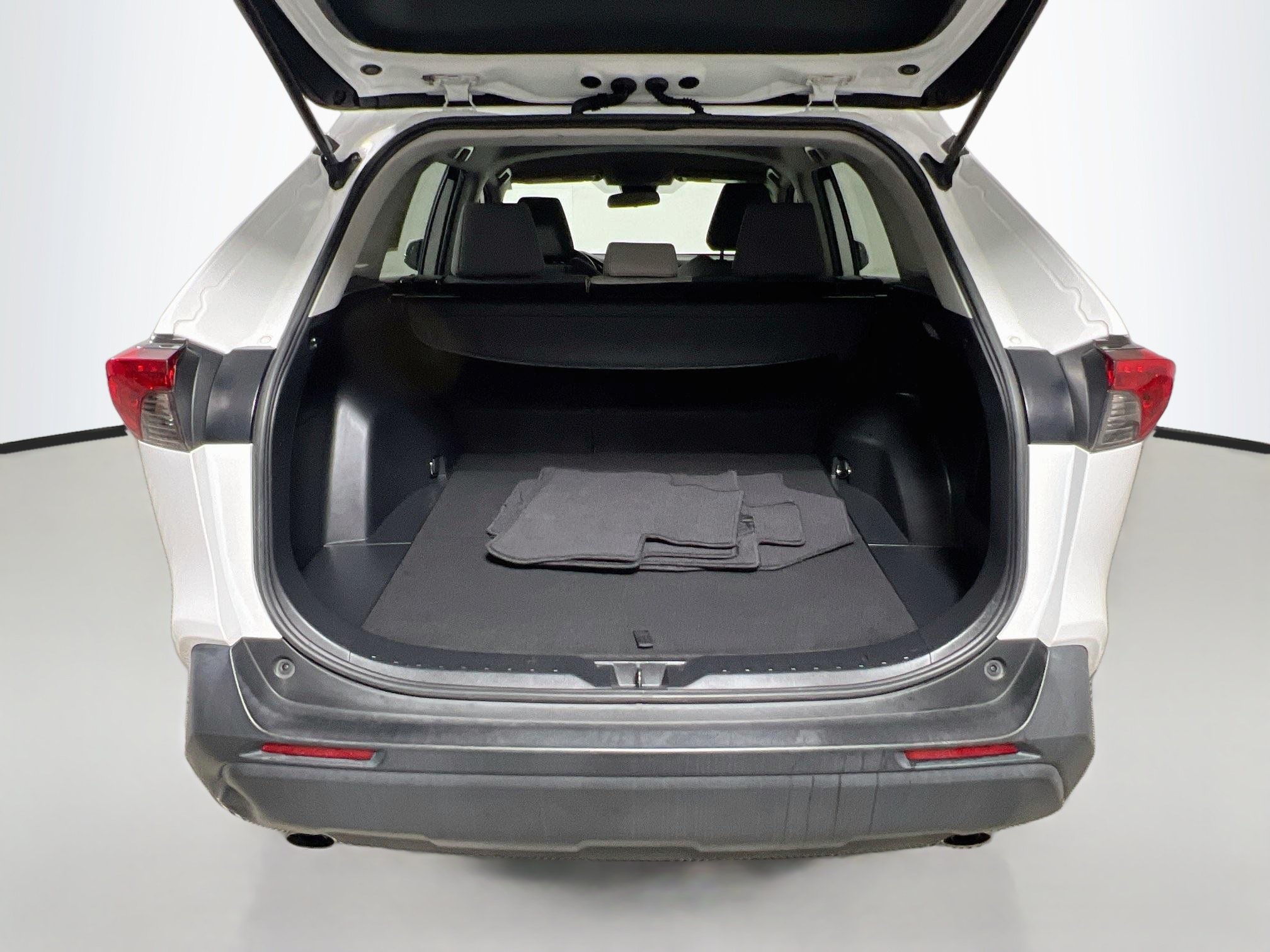 Used 2021 Toyota RAV4 XLE FWD image 34