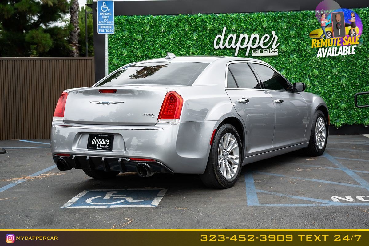 Used 2016 Chrysler 300 C RWD image 5