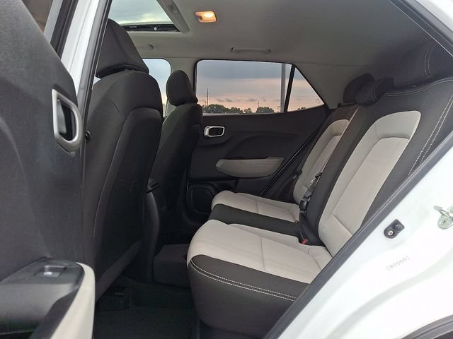Used 2023 Hyundai Venue SEL FWD image 13